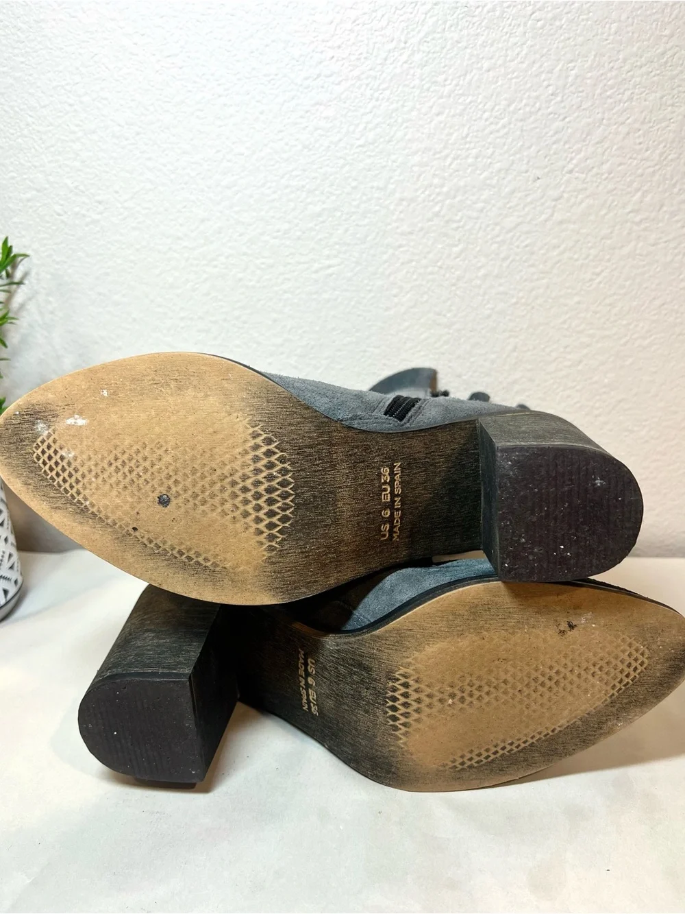 Klub Nico “Bellamy” Women’s Ruffle Ankle Booties Bluish Gray Suede Boots | SZ 6